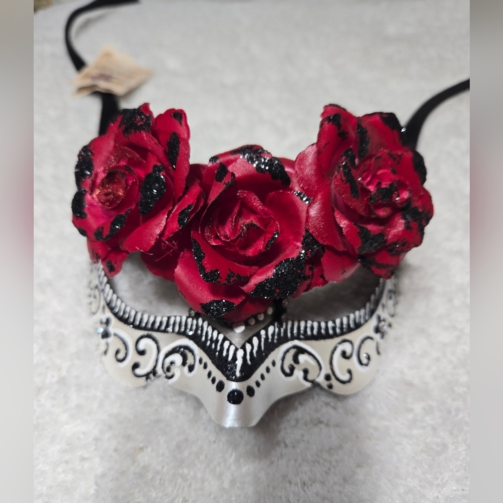 La Maschera Del Galeone Venetian Mark NWT Red Roses Hand Painted